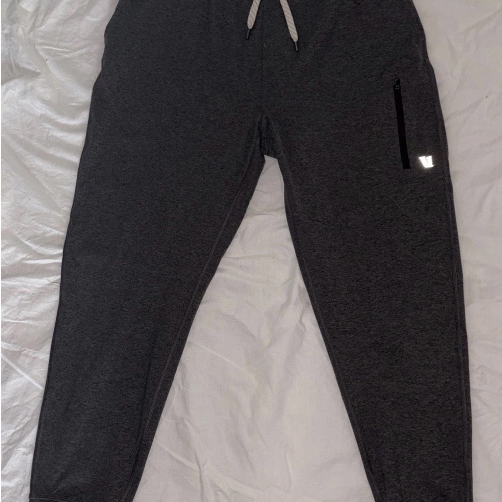 Vuori Meta Jogger Mens Size L Large Charcoal Grey Performance Pants Casual EUC